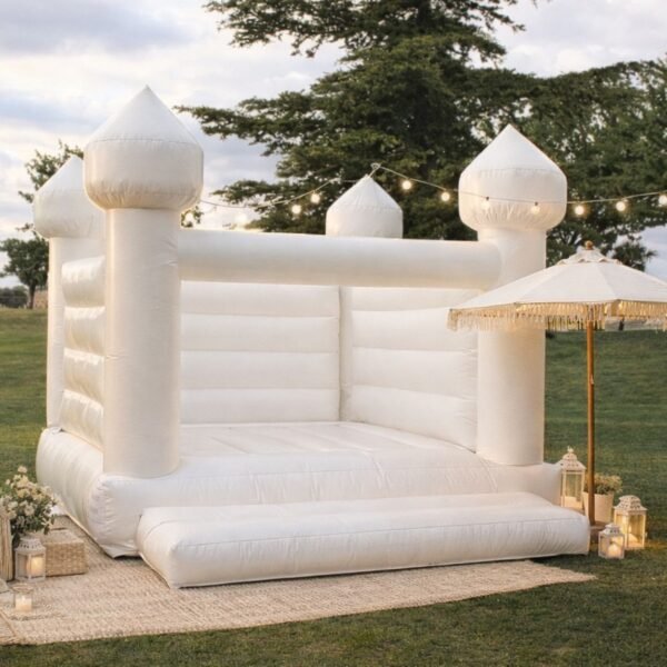 Alquiler castillo hinchable blanco Madrid